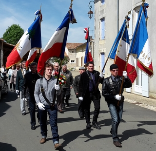 Porte drapeaux 2016